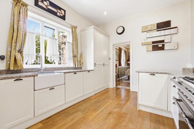 Pishiobury Drive, Sawbridgeworth, CM21 photo 4