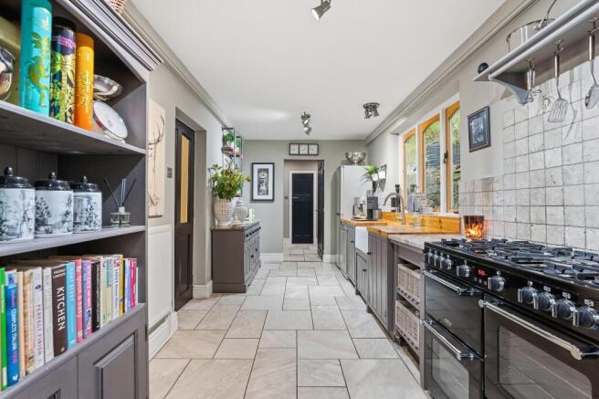4 bed Detached for sale Image 10