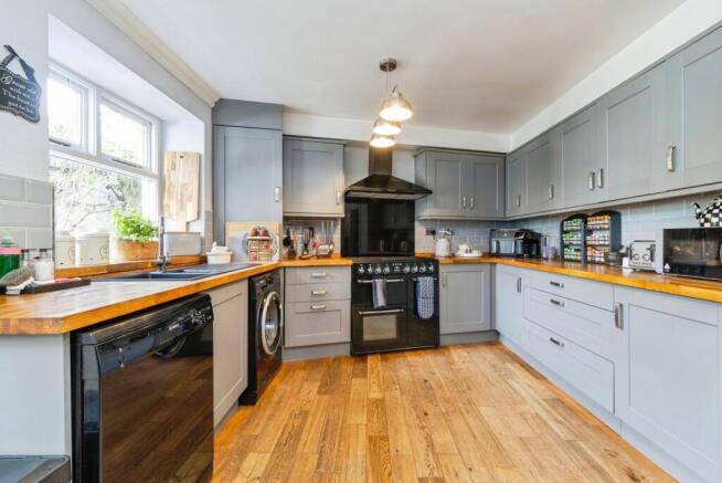 3 bed Semi-Detached for sale Image 8