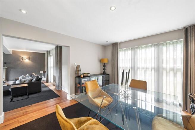 5 bed Detached for sale Image 8