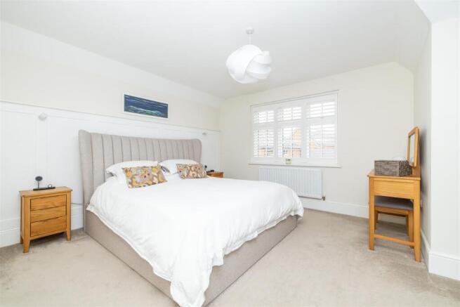 4 bed Detached for sale Image 11