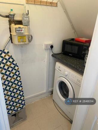 2 bed Terraced to rent Image 5