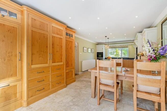 4 bed Detached for sale Image 7