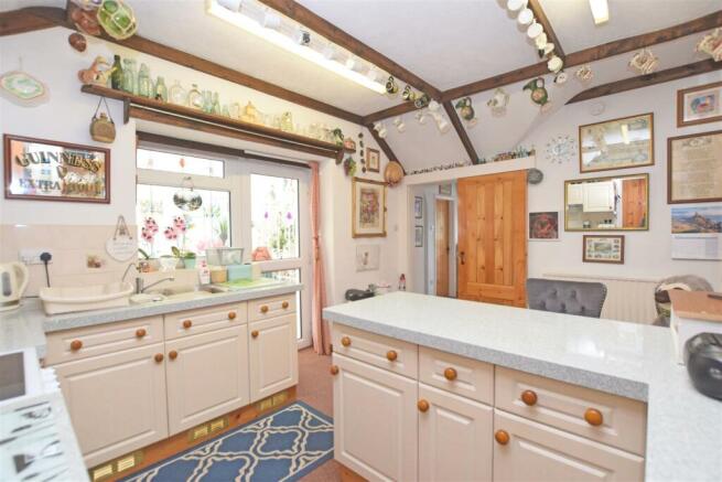 Kitchen V2.JPG