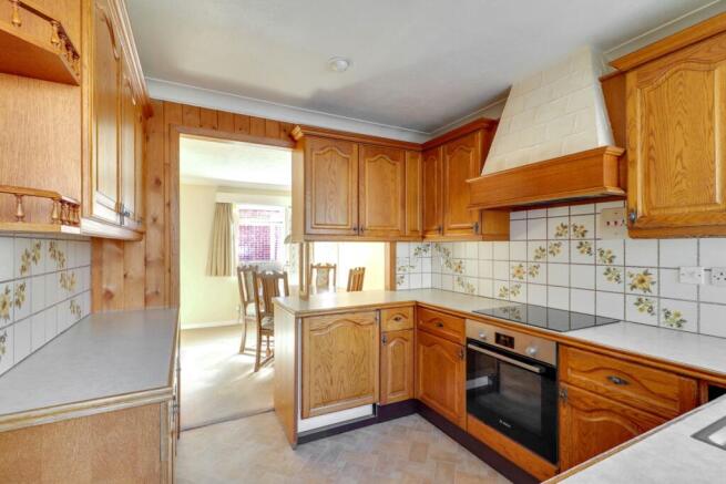 5 bed Detached for sale Image 6