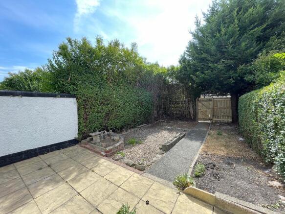 2 bed Terraced to rent Image 4