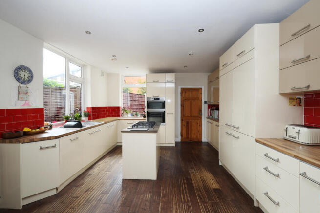fiited kitchen.JPG
