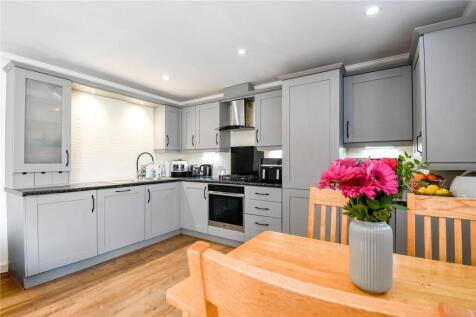 Thornycroft Close, Newbury, Berkshire, RG14