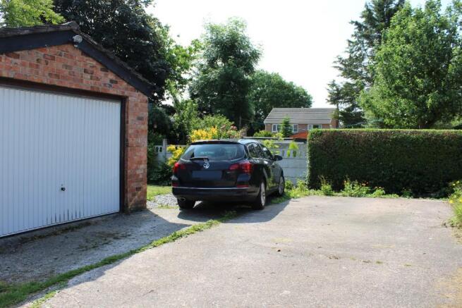 Drive & Garage