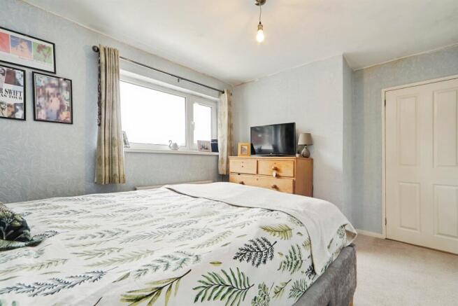 3 bed Terraced for sale Image 11