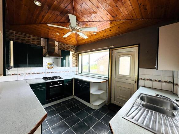 3 bed Detached Bungalow for sale Image 9