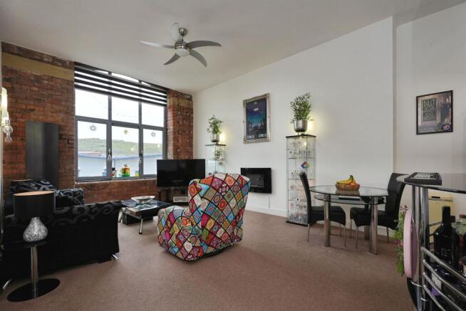 3 bed Apartment for sale Image 12