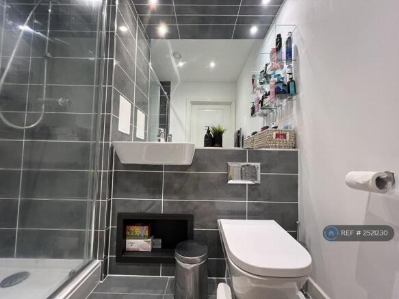 Suite Bathroom