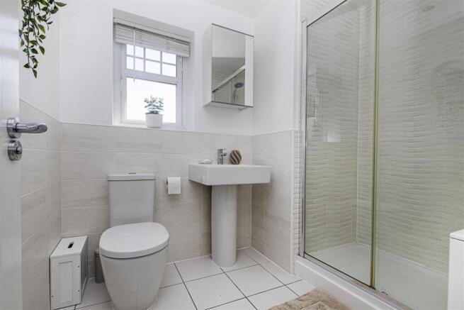 4 bed Detached for sale Image 10
