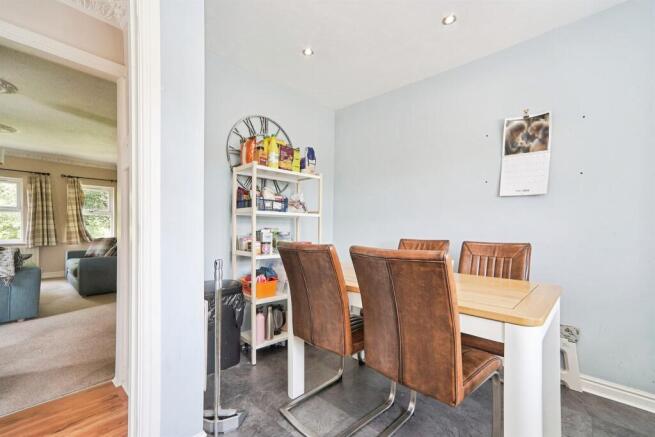 2 bed Flat for sale Image 4