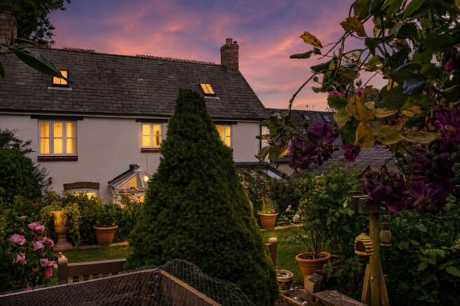 Garden_Twilight_Rightmove_HQ