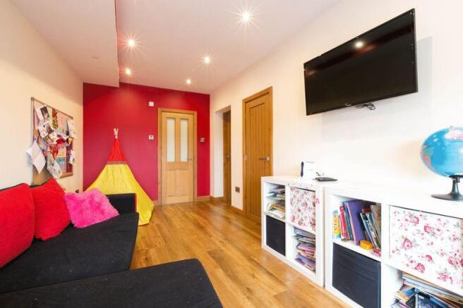 Lounge / bed 4