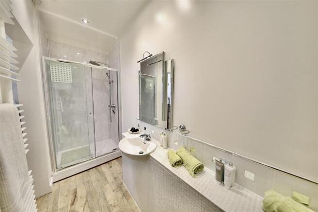 4 bed Terraced for sale Image 11