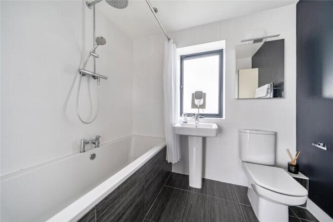 5 bed Detached for sale Image 7