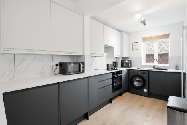 'L' Shaped Kitchen/Diner (1)