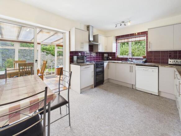 Linden Grove, Govilon, NP7 photo 4