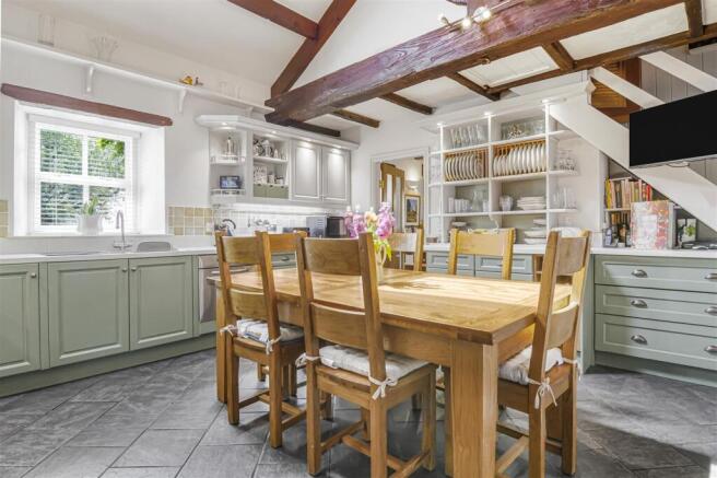4 bed Detached for sale Image 7