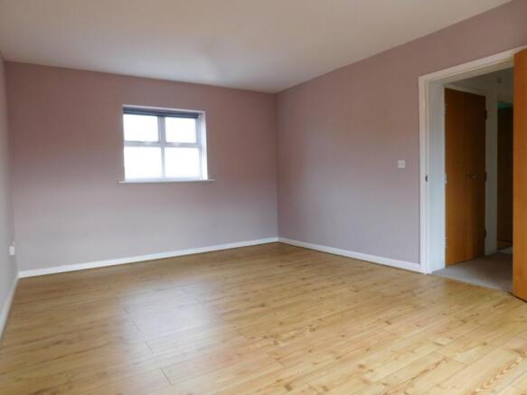 2 bed Apartment to rent Image 4