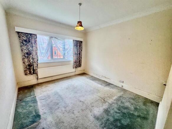 2 bed Flat for sale Image 10