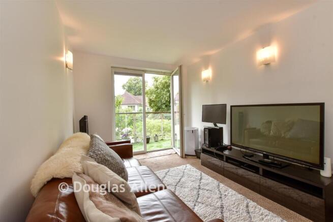 Lounge/Dining Area