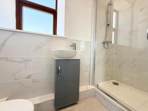 2 bed End of Terrace to rent Image 9