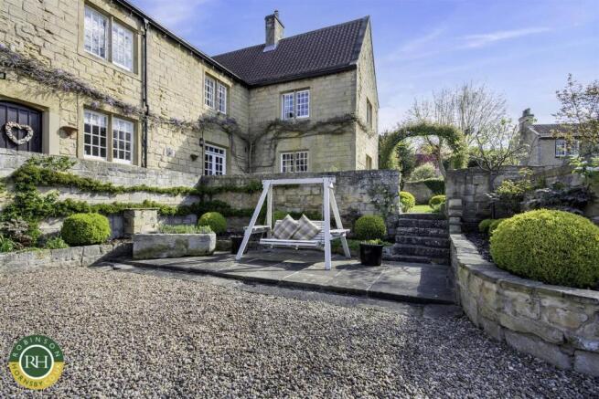 5 bed Detached for sale Image 12