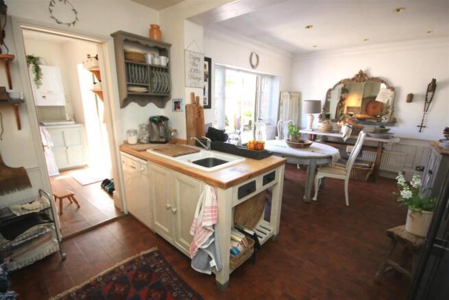 OPEN PLAN DINING KITCHEN