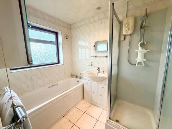 4 bed Semi-Detached for sale Image 8