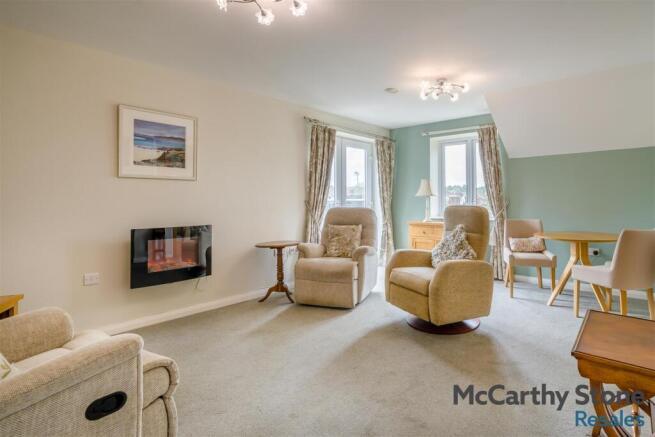 8694295-interior01.jpg