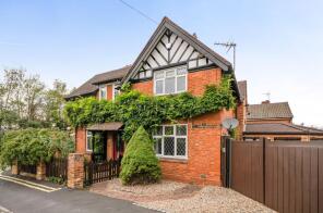 110, Surley Row, Emmer Green, Reading RG4 8QD