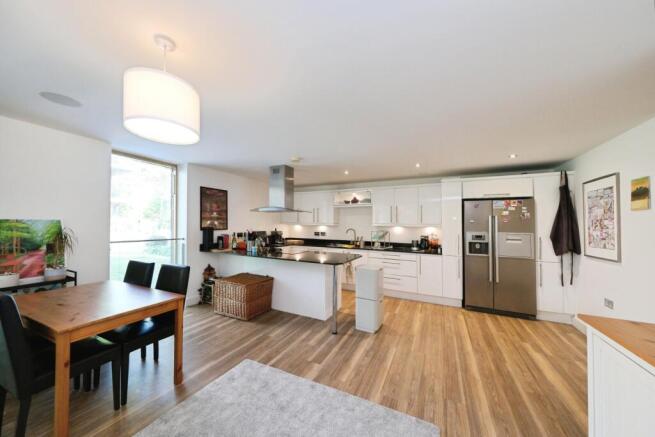 2 bed Flat for sale Image 5