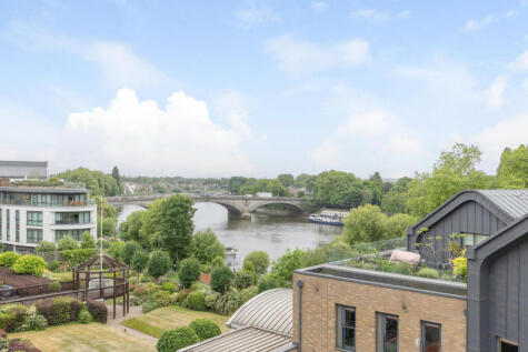 Kew Bridge Road, Brentford, TW8