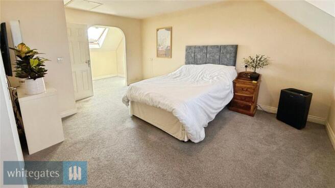 4 bed Semi-Detached for sale Image 4
