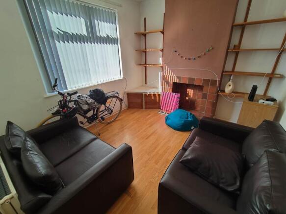 Living room (2)