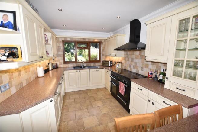 FITTED KITCHEN/BREAKFAST ROOM