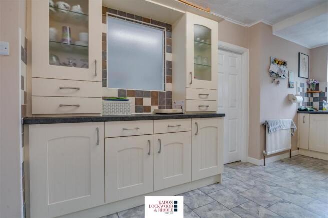 Kitchen 2.jpg