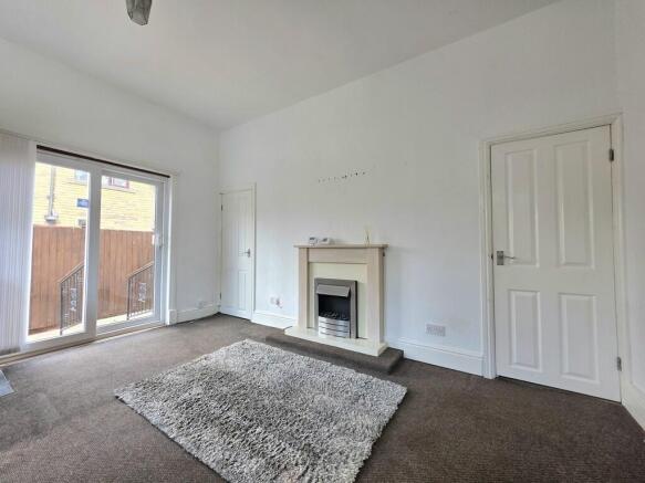 2 bed Terraced to rent Image 4
