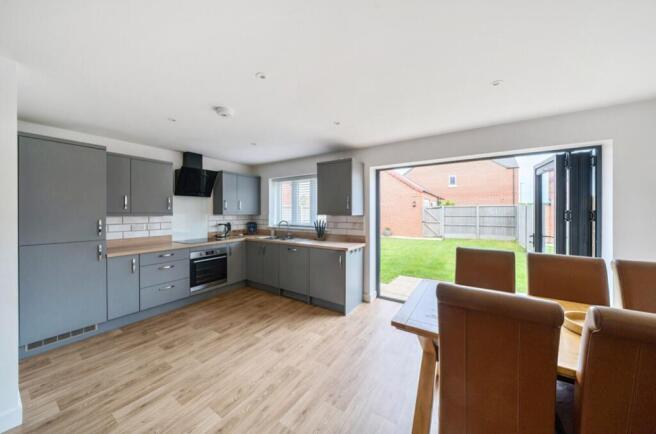 1289505-10-682af92c4d343-ARW