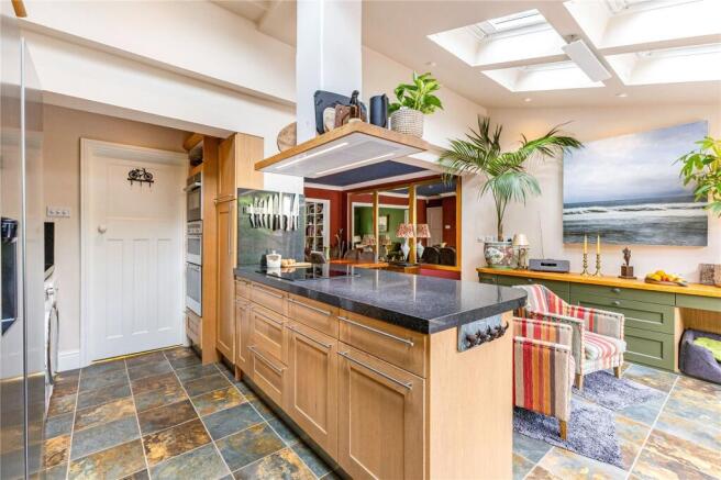 Kitchen/B'fast Room