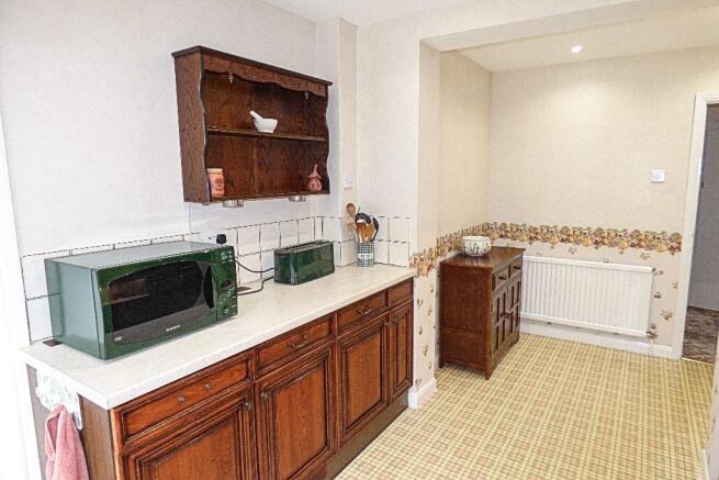 Kitchen/b'fst room
