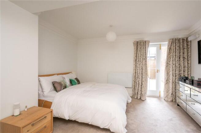 3 bed Apartment for sale Image 9