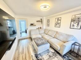10, Smith Close, Leicester LE8 8EF