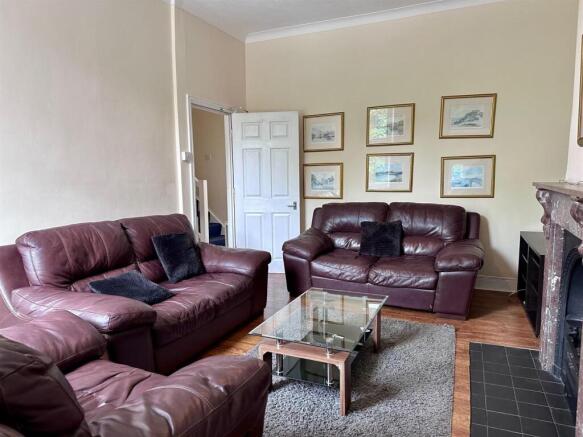 Lounge 2.jpg