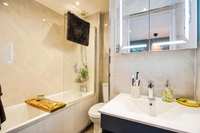 3 bed Apartment for sale Image 11