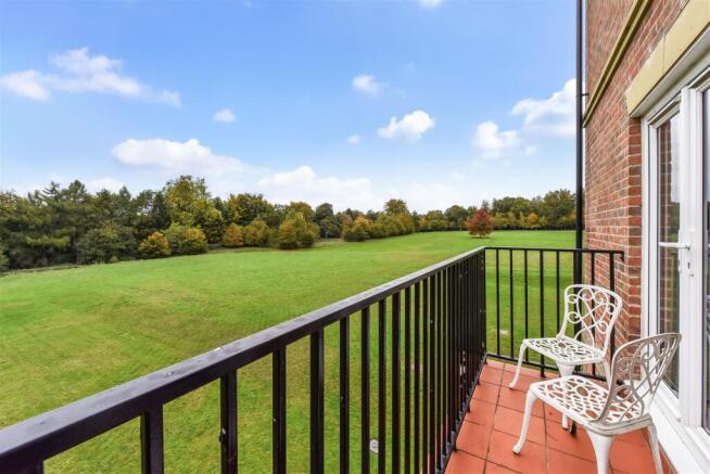 Tudor Court, Liphook photo 4